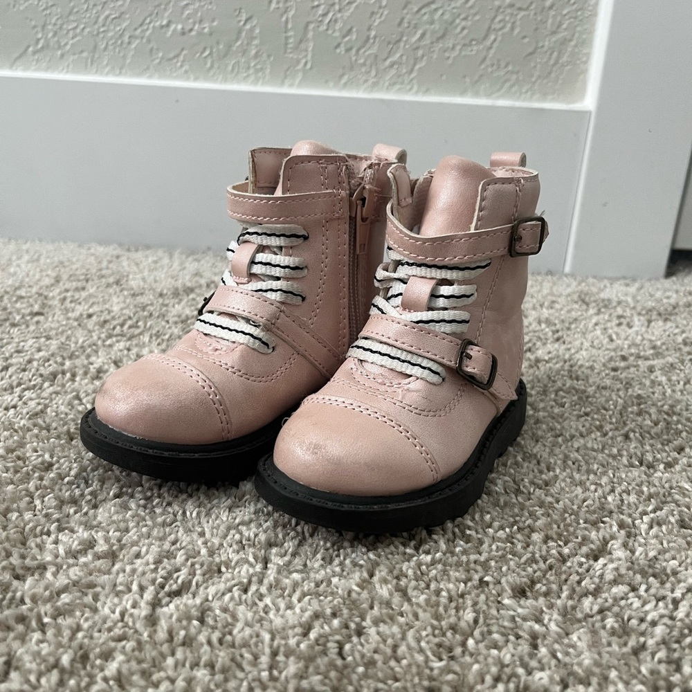 Carter’s Size 4 Girl’s Boots
